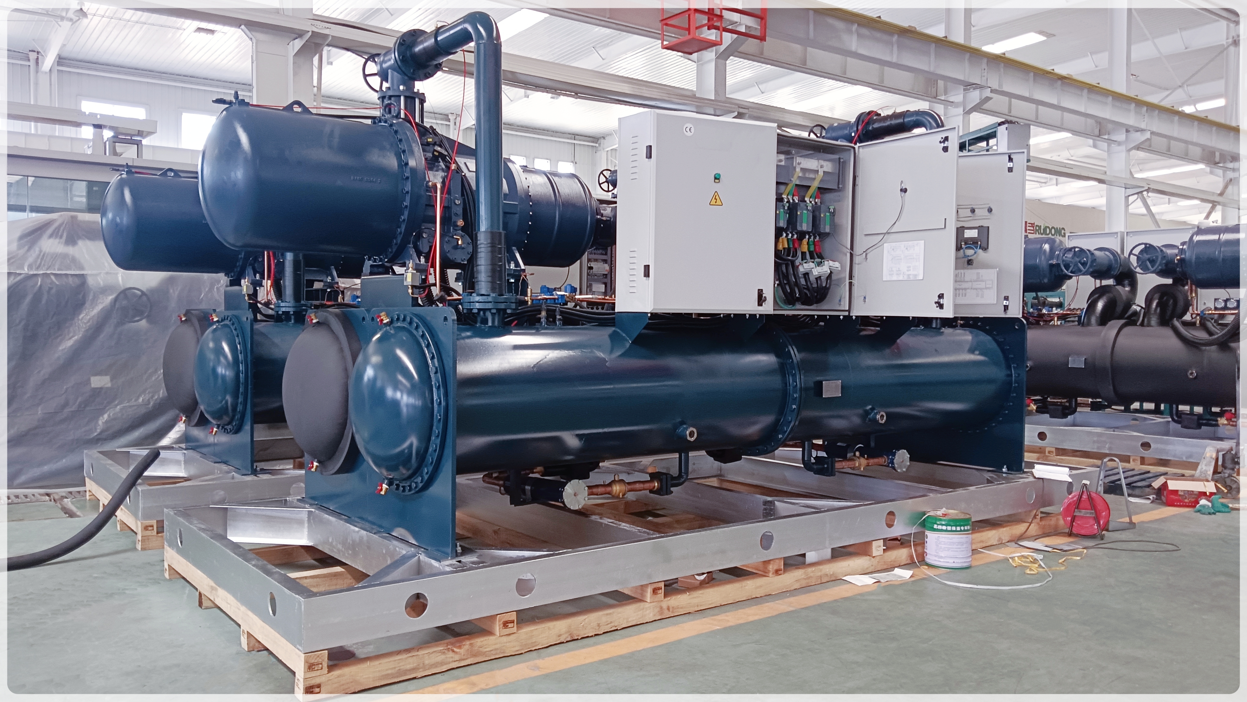 Şekil 2- Su soğutmalı vida &uuml;nitesi